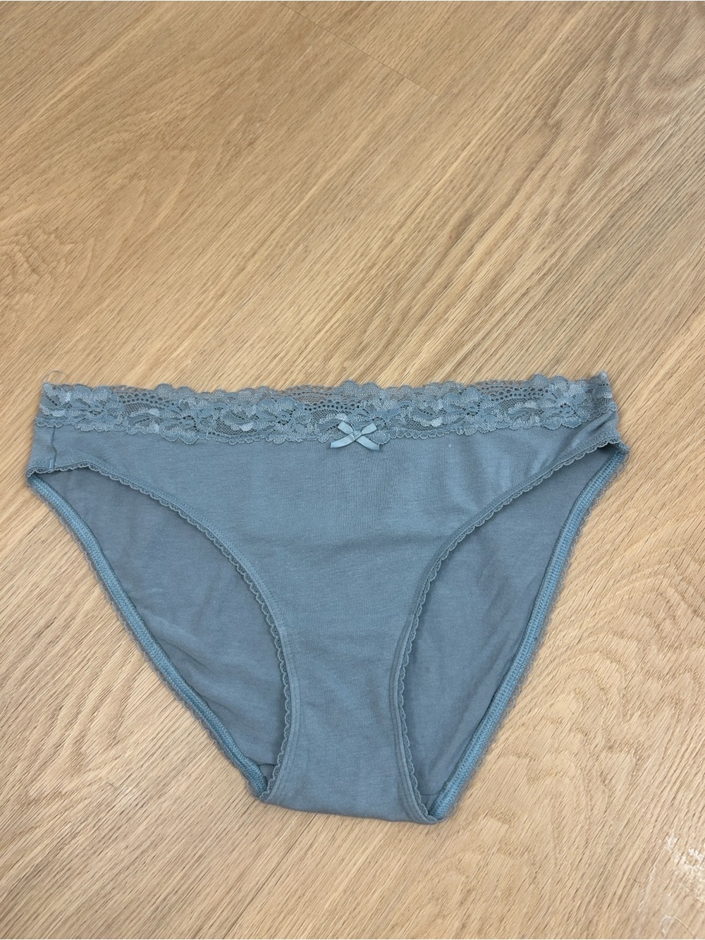 Victoria's Secret Lace-Trim Bikini Panty M